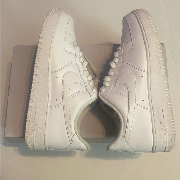 Nike Air Force 1 Men’s White Sneakers - Picture 3 of 9